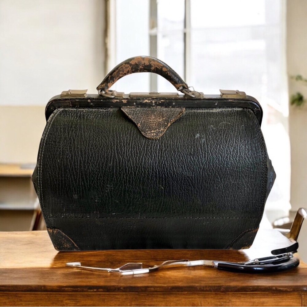 Antique Gladstone Black Leather Doctor Medical Bag  Suitcase Brass Hardware